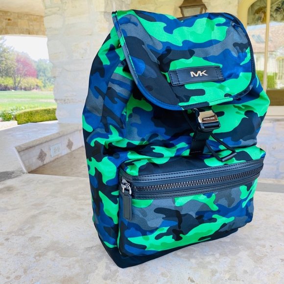 NWT Michael Kors camouflaged Kent field backpack - Picture 2 of 8